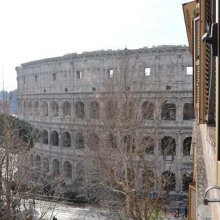 Colosseum Corner Рим Екстериор снимка