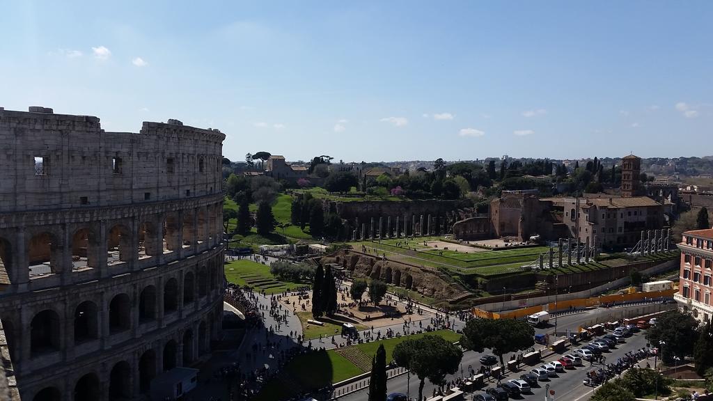Colosseum Corner Рим Екстериор снимка