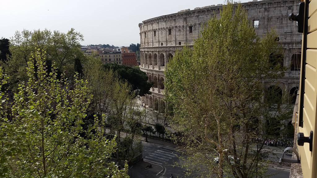 Colosseum Corner Рим Екстериор снимка