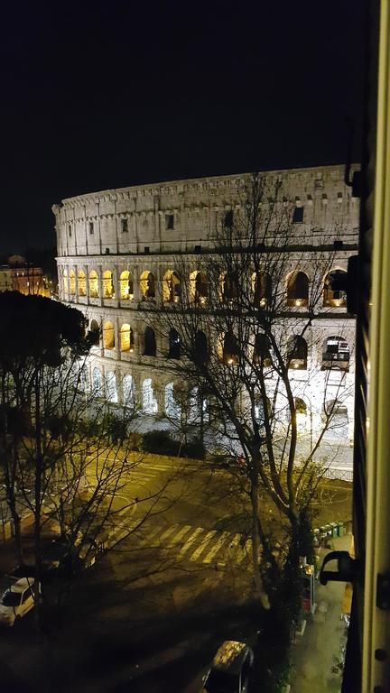 Colosseum Corner Рим Екстериор снимка