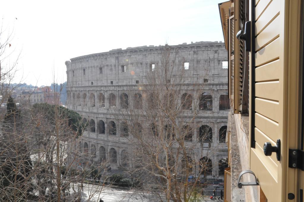 Colosseum Corner Рим Екстериор снимка