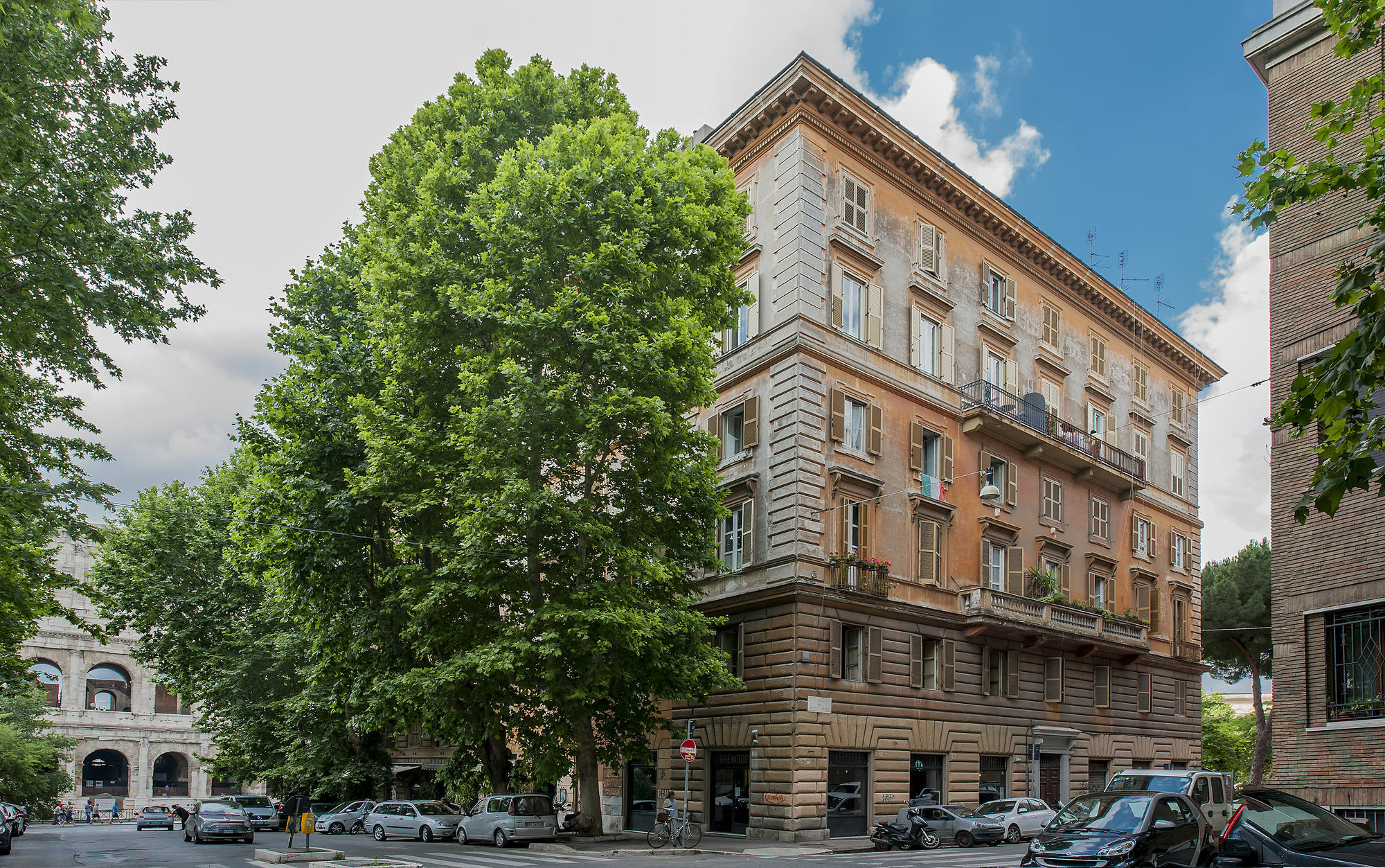 Colosseum Corner Рим Екстериор снимка