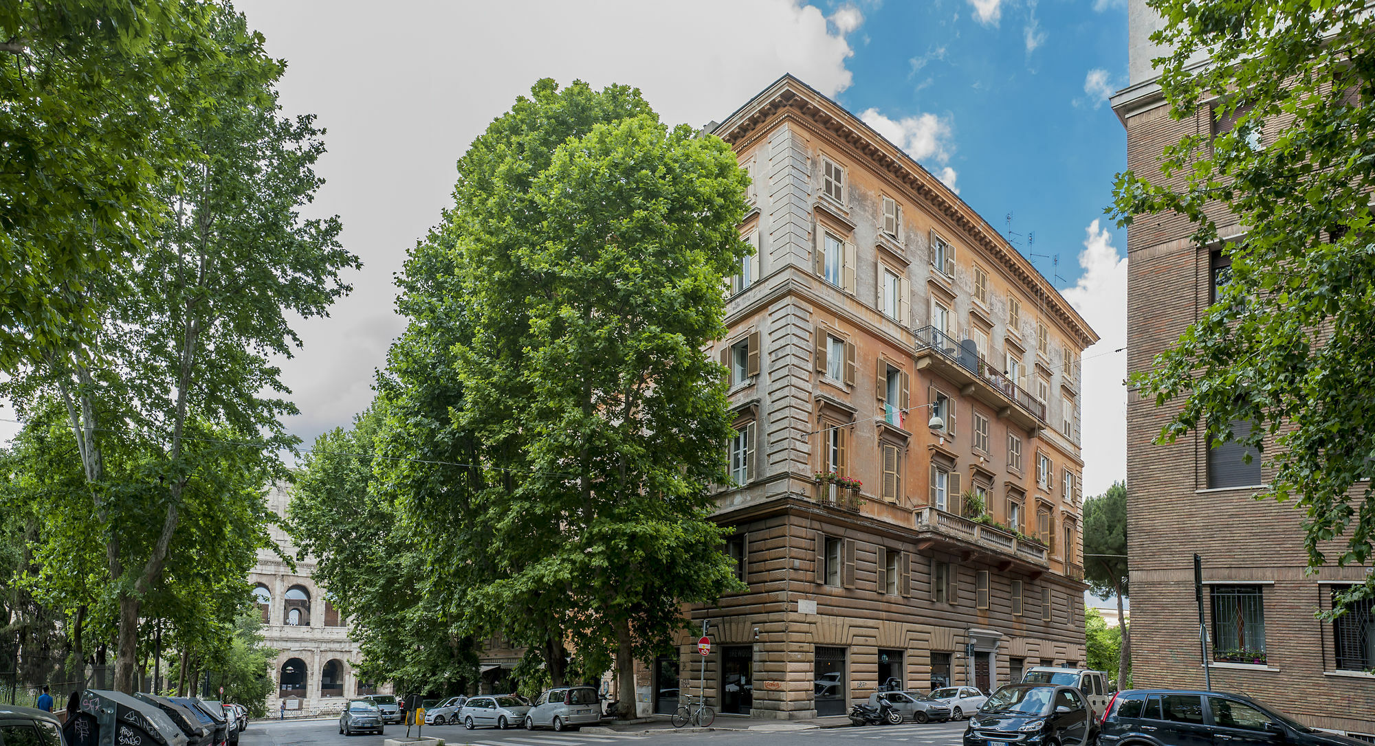 Colosseum Corner Рим Екстериор снимка